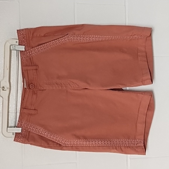 L L Bean Organic cotton stretch canvas monochromatic embroidered shorts Size 10 - Picture 1 of 10